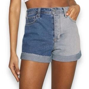 Hollister Ultra High Rise Mom Shorts 3” Two Tone Denim Button Fly | 27
